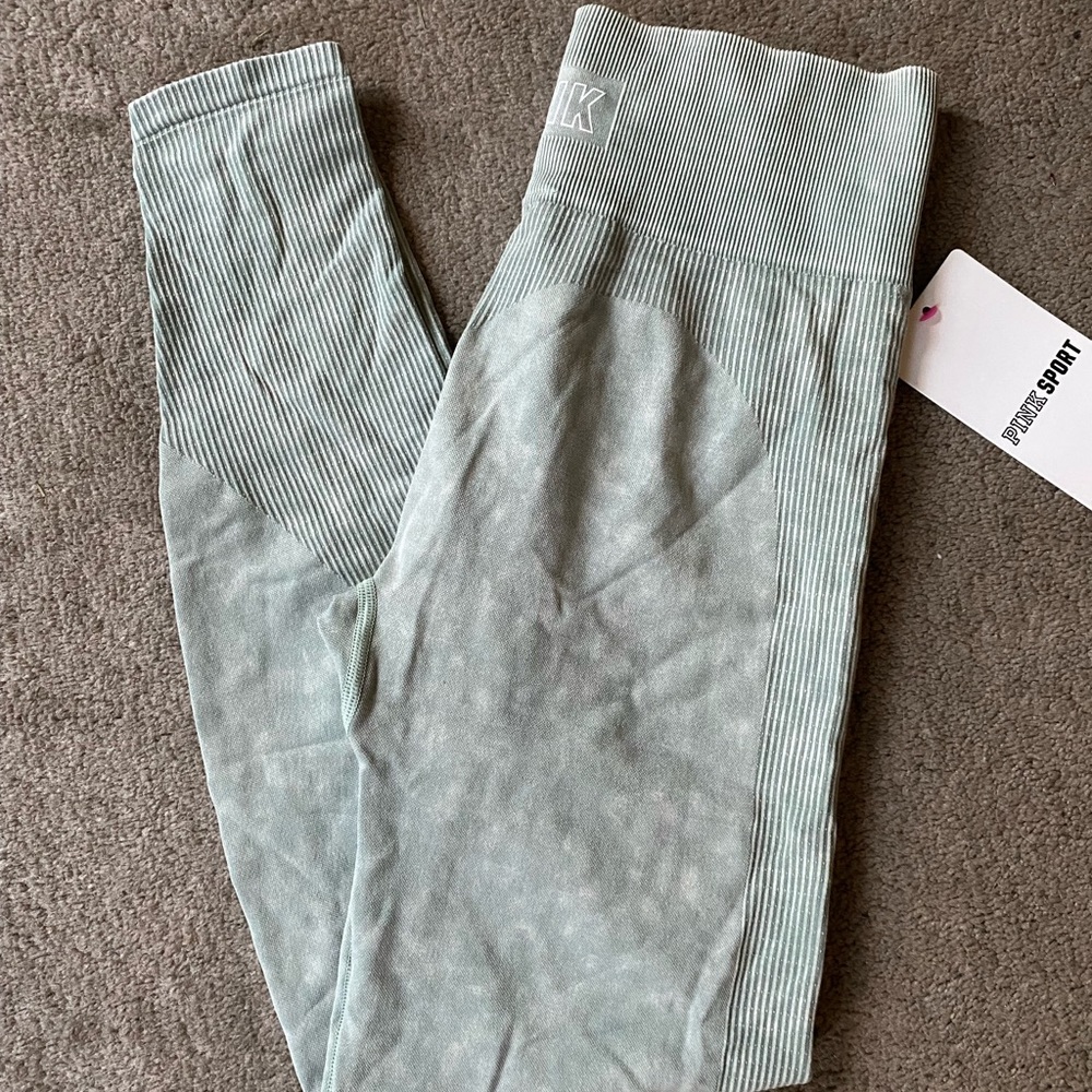 PINK Victoria’s Secret seamless workout tight Size M